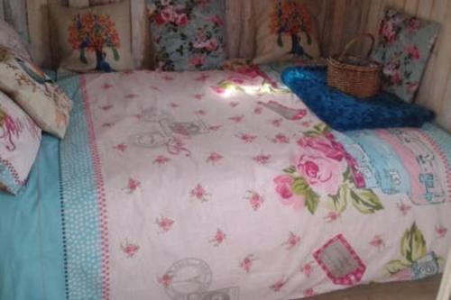 Ruby Shepherds Hut Sleeps 4