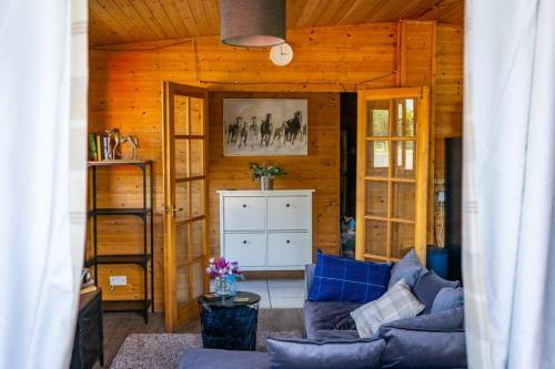 Lakeside Swallow Lodge - Private Hot Tub