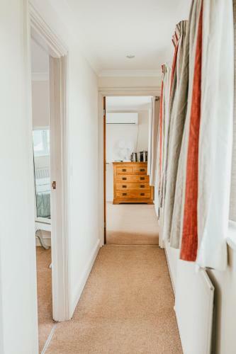 Well Equipped Large Home With Hot Tub & Log Burner