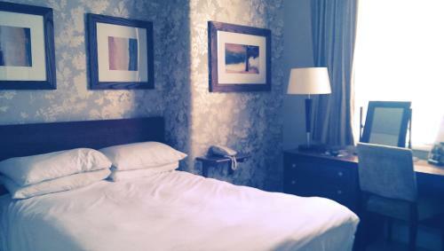 The Bell Hotel Woburn By Greene King Inns