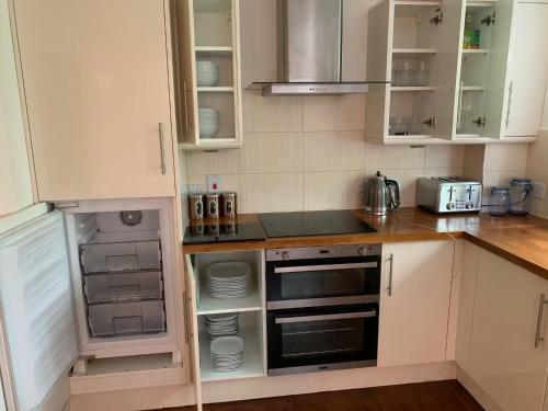 Wokingham - Large 2 Bedroom Apartment
