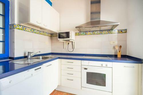 Fabulous Bungalow , Wifi, Swimming Pool And Beach
