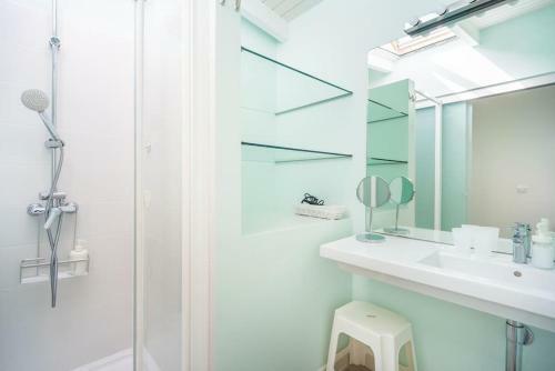 Fabulous Bungalow , Wifi, Swimming Pool And Beach