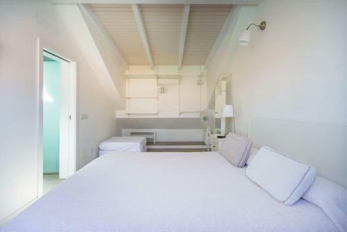 Fabulous Bungalow , Wifi, Swimming Pool And Beach
