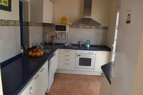 Fabulous Bungalow , Wifi, Swimming Pool And Beach