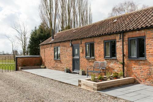 Thrush Nest Cottages - Wren & Stable