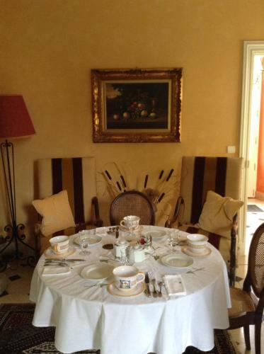 Bed & Breakfast Logis De Guitres - Chambres D'hotes