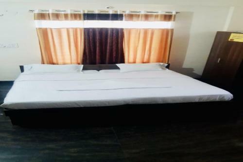 Oyo 84664 Chalukya Comforts Bk Hotel