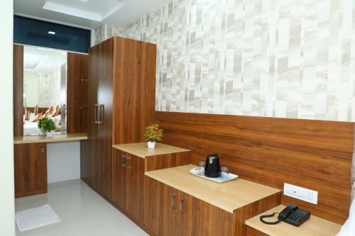 Hotel 8th Mile Suites