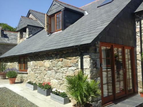 Tremodrett House Barn