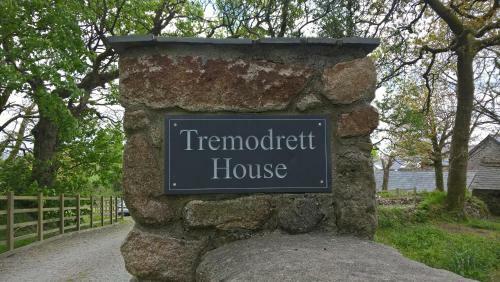 Tremodrett House Barn