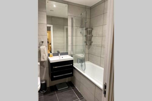 Luxury 1 Bedroom Apartment With Netflix & Parking