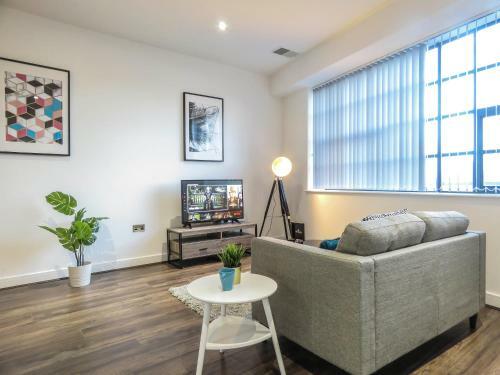 Tudors Esuites Jq Studio Apartment