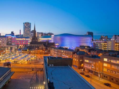 Tudors Esuites Jq Studio Apartment
