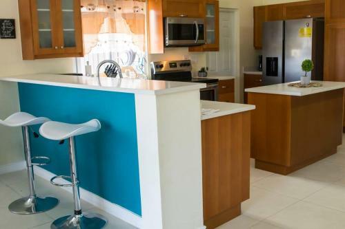 Modern And Cheerful 3 Bedroom Villa