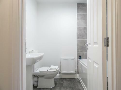 Tudors Esuites 5 Bed House