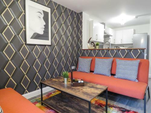 Tudors Esuites 5 Bed House