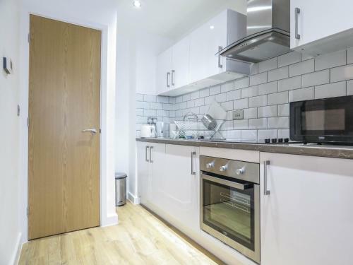 Tudors Esuites Canal Side Apartment 3 Beds