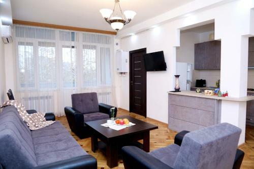 Sunny Apartment On Sayat-nova Avenue & Tours