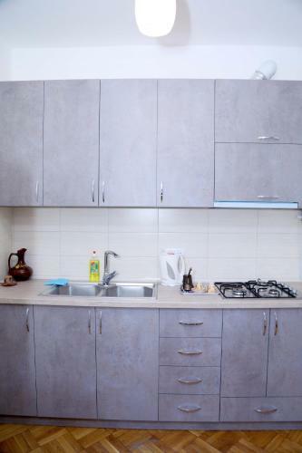 Sunny Apartment On Sayat-nova Avenue & Tours