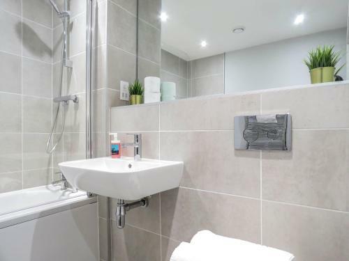 Tudors Esuites Jq Apartments Two Bedrooms