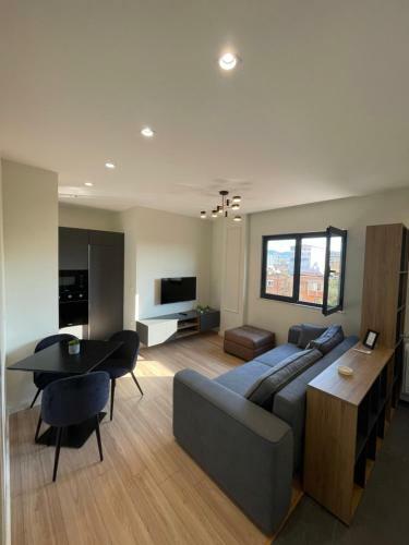 Charming And Bright Tirana Center Apartament