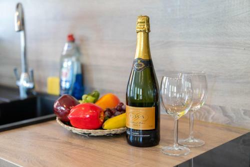Haus Apartments Spacious 2 Bedroom & Parking