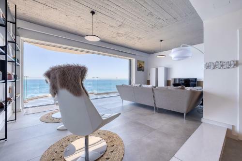Superb Seafront Family Apartment