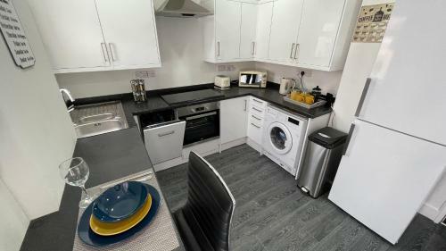 Large 6 Bedroom House In Smethwick