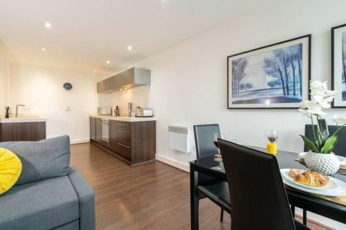 Apartamento Avril Stay Birmingham City Centre - With Balcony