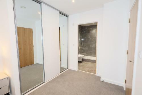 Central 1 Bed Apartment On Quiet Road