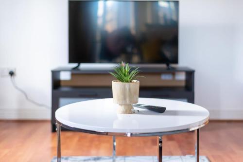 Vibrant & Warm Apartment In Central Birmingham