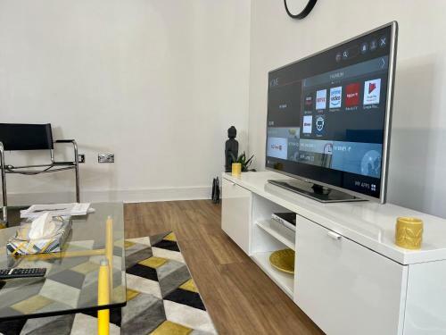 Stylish Luxe Apartment In City Centre W/ Netflix