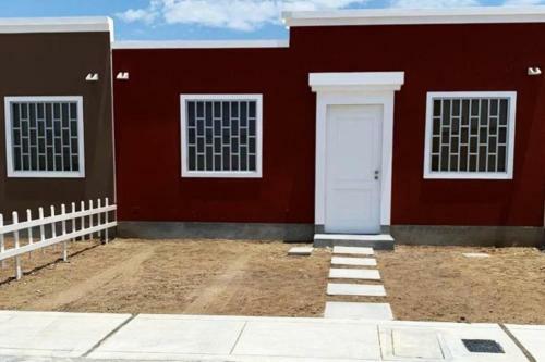 Casa Entera Con Cochera Cerca A La Playa Pimentel