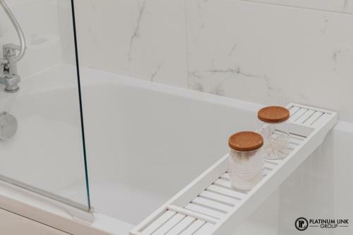 Platinum Link Apartments, Luxury New Build, One Bed, Marble Asthetic