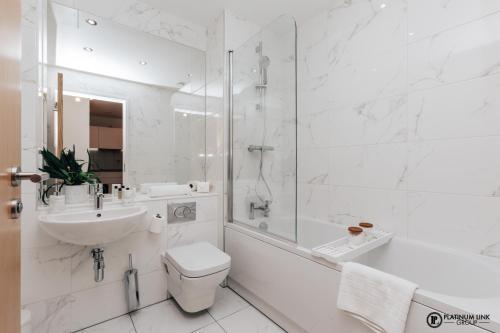 Platinum Link Apartments, Luxury New Build, One Bed, Marble Asthetic