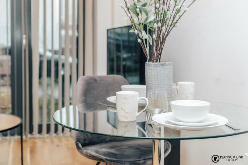 Platinum Link Apartments, Luxury New Build, One Bed, Marble Asthetic