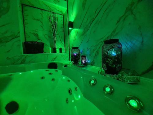 The Exclusive Jacuzzi Apartments