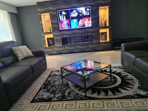 The Exclusive Jacuzzi Apartments
