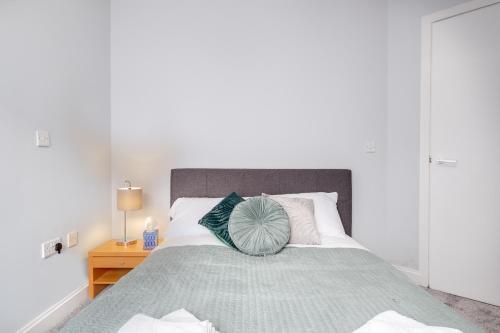 Stylish 2bed Apartment-city Centre - Free Parking.