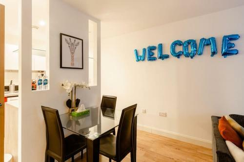 Executive Spacious 1 Bed Apartment With Workspace & Free Parking