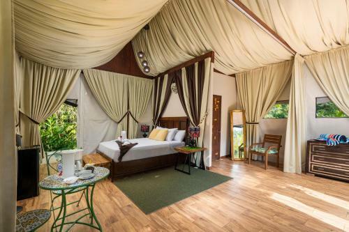 Drake Bay River View - Glamping Eco Lodge
