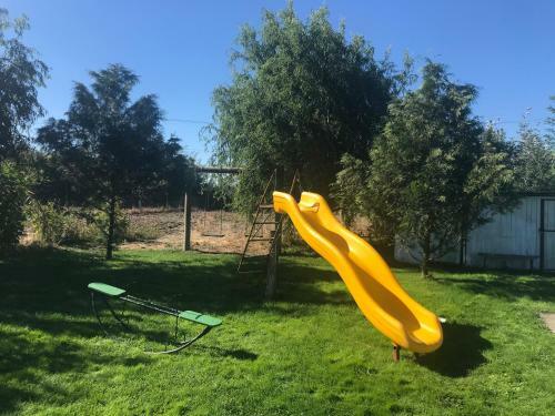 Casa De Campo Con Piscina Privada, Jardines Y Juegos