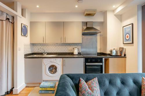 Luxury 1 Bedroom Apartment - Central Birmingham, Cube And Mailbox
