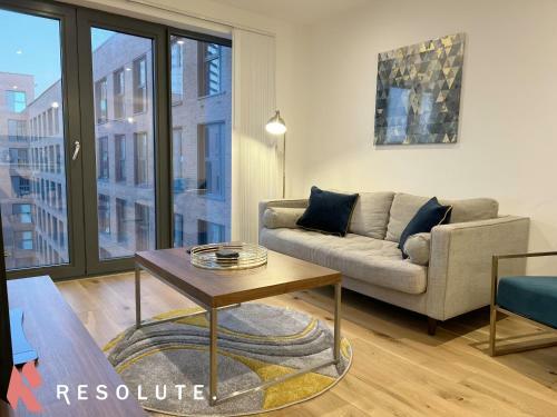 New Luxury Spacious 2 Bed W En Suite Apartment