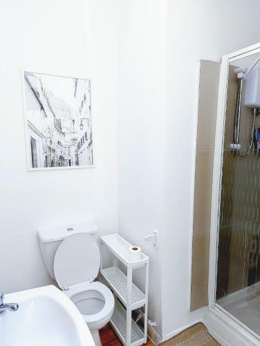 Cozy Luxury 1 Bedroom Apartment With Parking