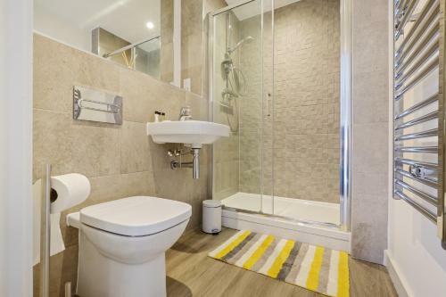 Central Birmingham 2 Bed Apartment With Balcony