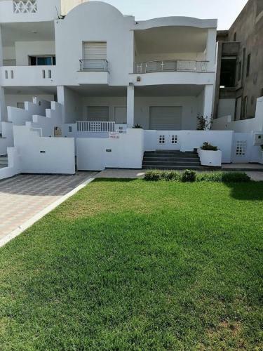 Villa S+5 Pied Dans L'eau Plage Ezzahra 22993892