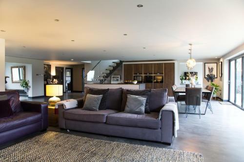 Villa The Design House With Heated Pool Sleeps 10