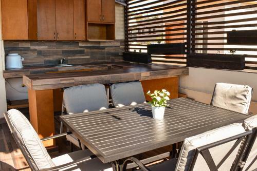 Modern&private, Best Sunset Views 3 Storey House ?